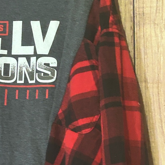 NWT Upcycled Buccaneers Cropped Flannel Tee Size L-XL - Picture 4 of 6
